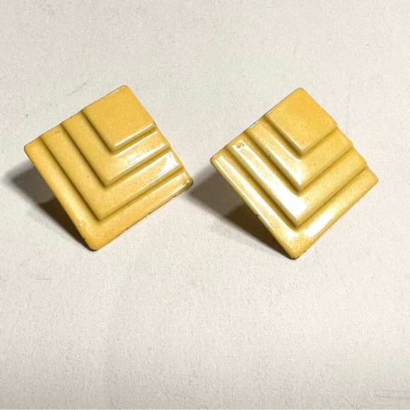 Vintage Solid Yellow Earrings Square with Chevron Shapes Pierced Ears Retro Look - Picture 3 of 4